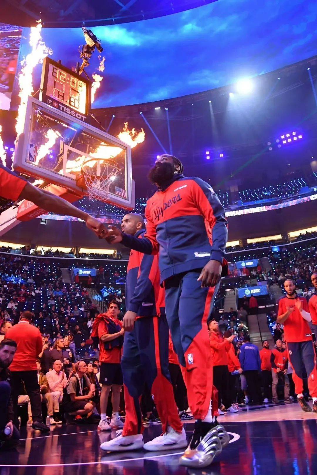 九游-哈登回归赛场，比分优势明显首场状态亮眼，尤文图斯观众沸腾！的简单介绍